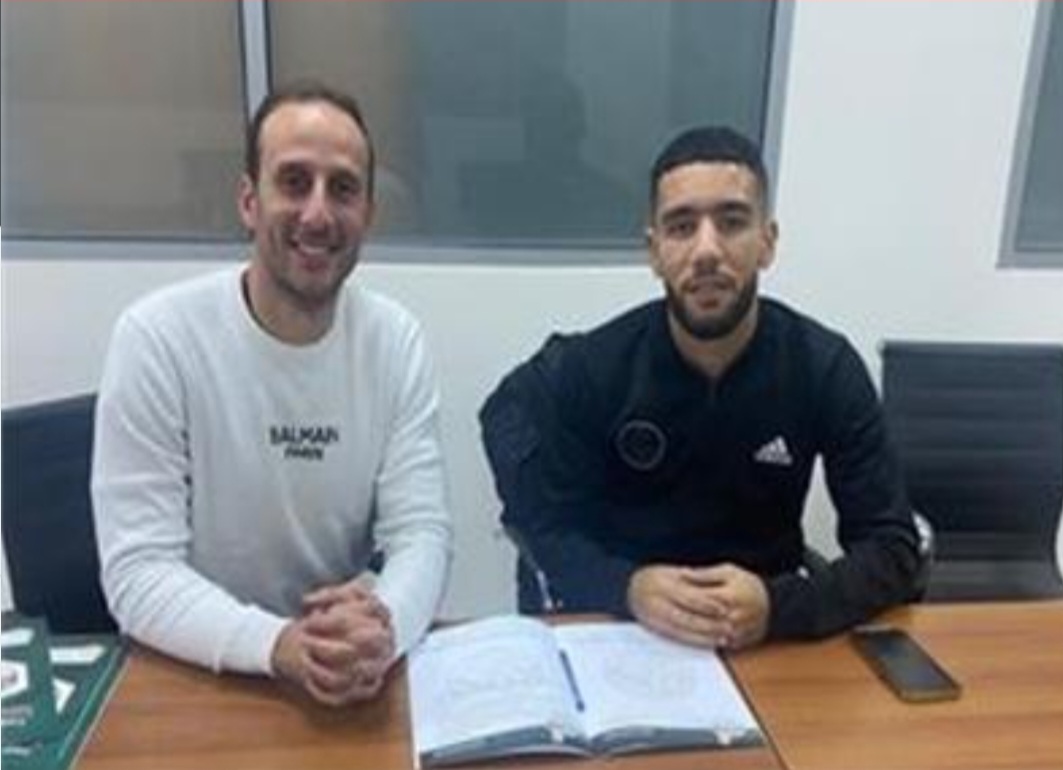الأهلي يضم أحمد قندوسي لاعب وفاق سطيف لمدة أربع سنوات ونصف