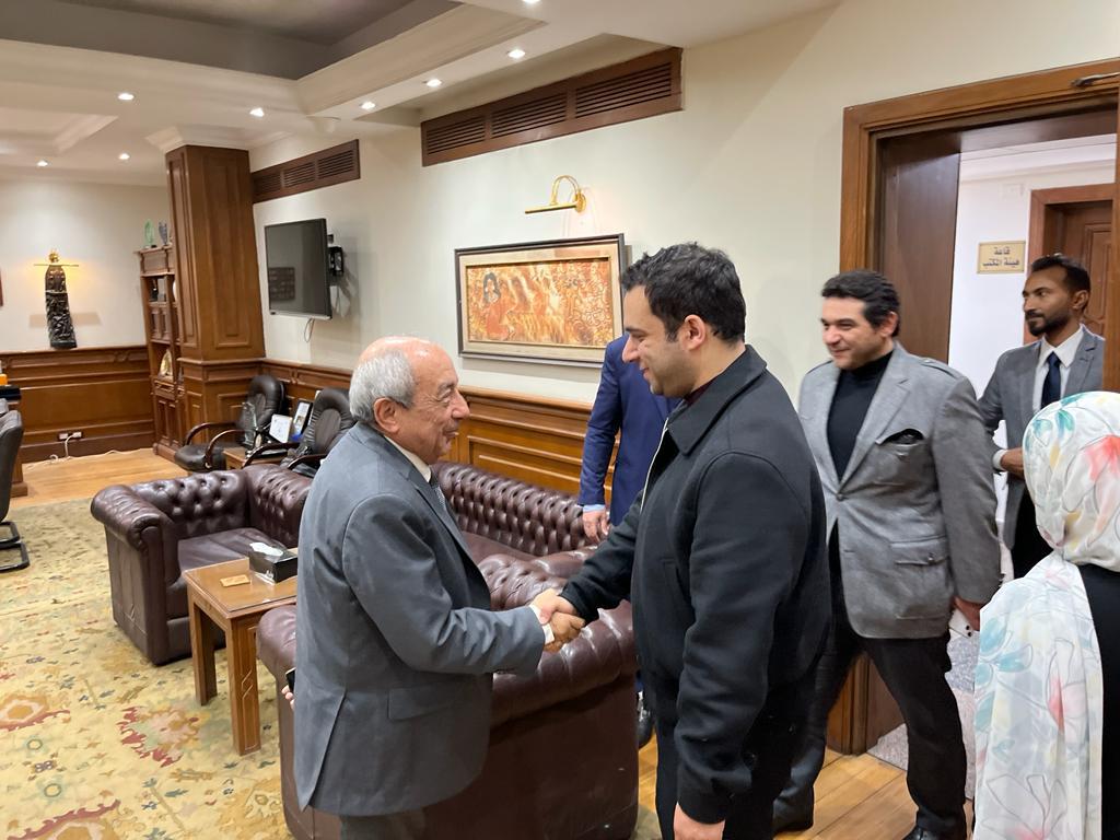 محمد بدران رئيس حزب صوت الشعب والأمين العام وليد قوطة وعدد من القيادات المركزية يلتقون نقيب مهندسي مصر