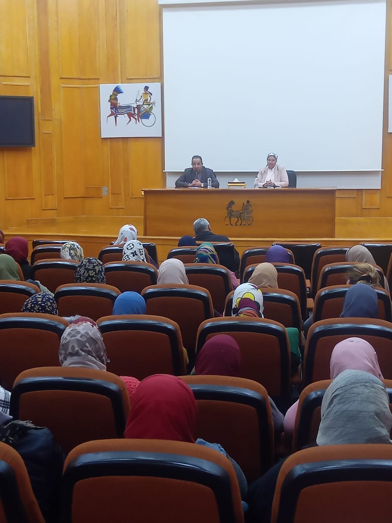 في ضوء توجيهات السيد الوزير بالحرص على تعظيم دور السيدات العاملات بشركات الإنتاج الحربي.. "مصنع إنتاج وإصلاح المدرعات" يعقد إجتماعاً مع العاملات