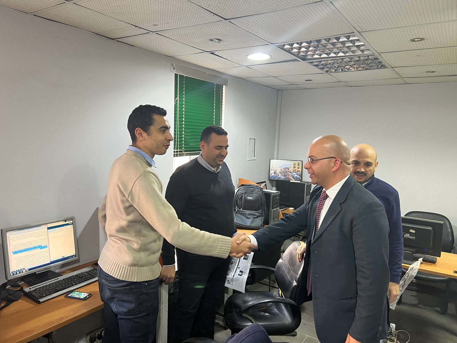 معتز الشناوى اثناء جولته الانتخابية جريدة الشروق اليوم : استعادة هيبة المهنة وحماية حرية الصحافة اولي نقاط برنامجى