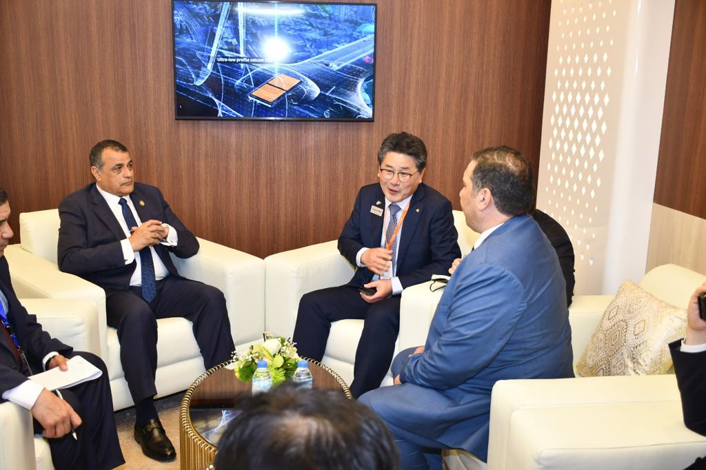 خلال زيارته لجناح "هانوا" الكورية الجنوبية بمعرض "IDEX 2023" .. "وزير الدولة للإنتاج الحربي": حريصون على الإطلاع على أحدث تكنولوجيات التصنيع العسكري والعمل على نقلها إلى الشركات التابعة