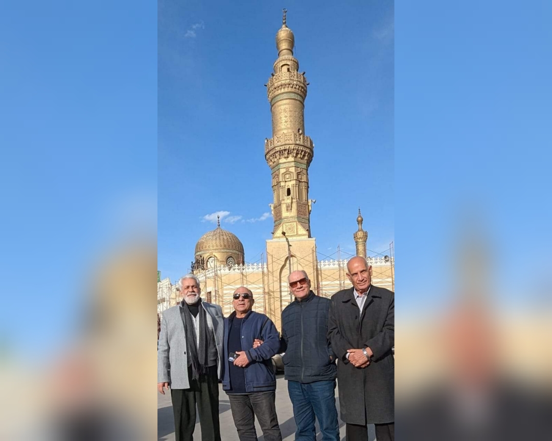 أمام مسجد السيدة نفيسة.. أول ظهور لـ "حمدين صباحي" بعد تعرضه لوعكة صحية