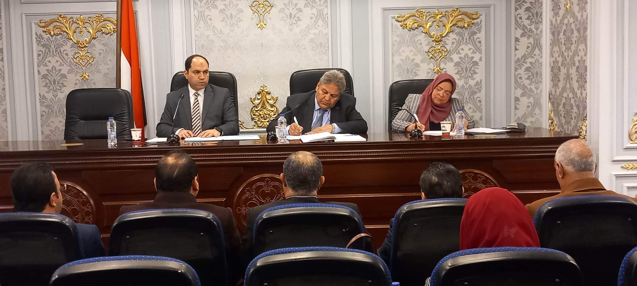 النائب شحاته أبو زيد يستعرض طلبه أمام محلية النواب حول عدم تنفيذ أعمال المرافق العامة بـ13 قرية بأطفيح والحكومة ترد