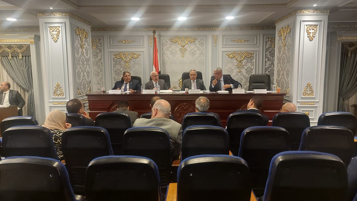 محافظ بورسعيد للنواب: تطبيق التأمين الصحي الشامل بالمحافظة أفضل قرار.. والجميع يحسدنا عليه