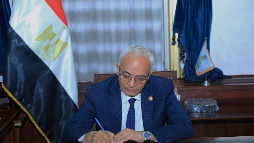«التعليم» تصدر قرارا بترقية 217 ألفا و380 معلما وإعطائهم شهادة الصلاحية