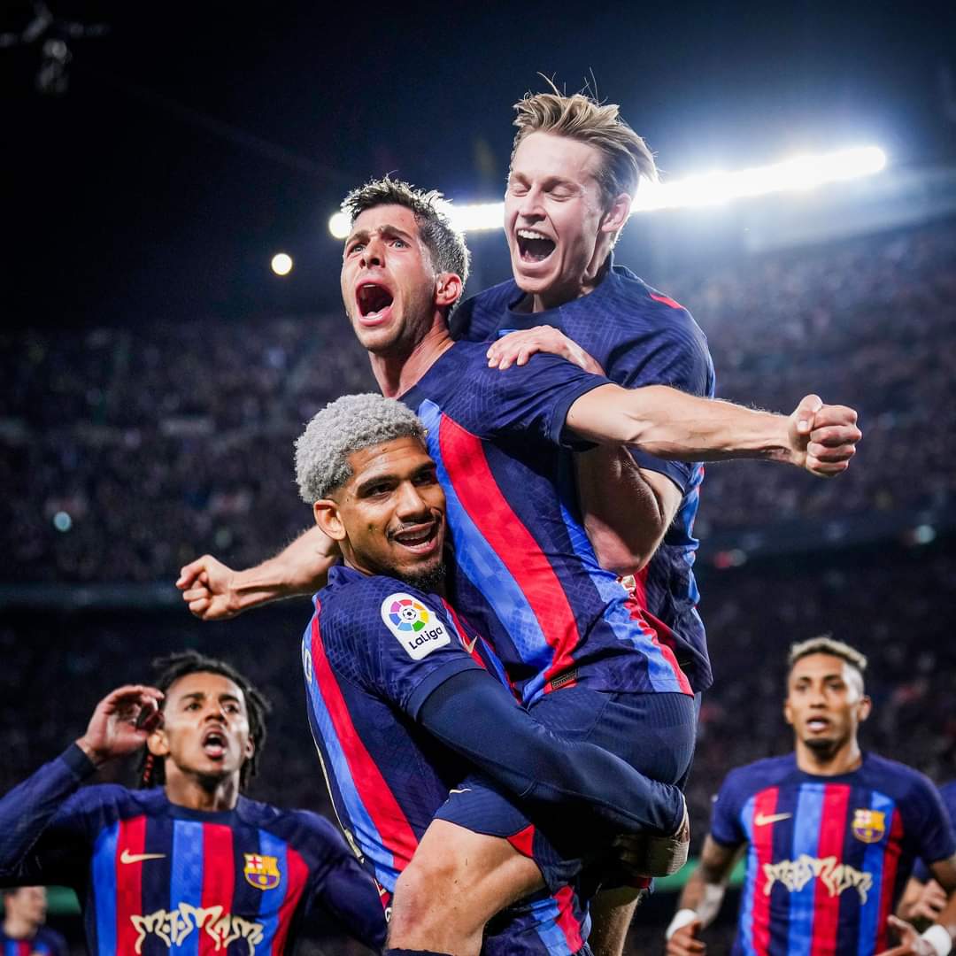 برشلونة يحسم مباراة الكلاسيكو أمام ريال مدريد ويعزز موقعه في الصدارة