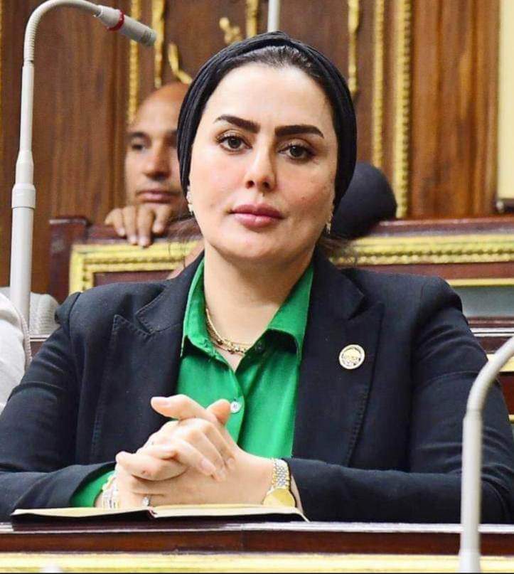 النائبة رحاب موسى : تشيد بنجاح هيئة قناة السويس بـ تعويم سفينة الحاويات MSC ISTANBUL