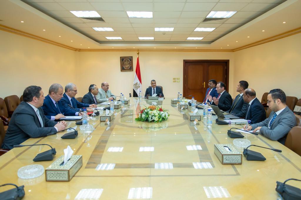 وزير الدولة للإنتاج الحربى" يبحث مع وفد شركة "فومتك الهندية" أوجه التعاون المشترك