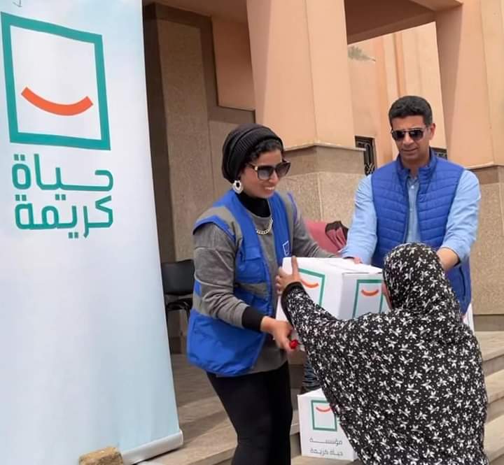 توزيع كراتين «حياة كريمة» على المواطنين في شبرا الخيمه
