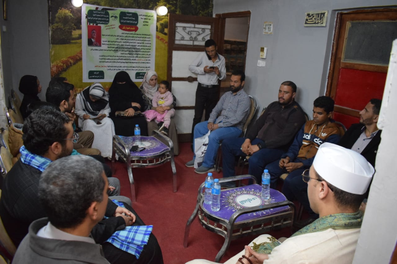 خلال انعقاد الصالون الثقافي.. اناشيد دينية ومدح الرسول في سهرة رمضانية علي مائدة العربي الناصري بالمنيا