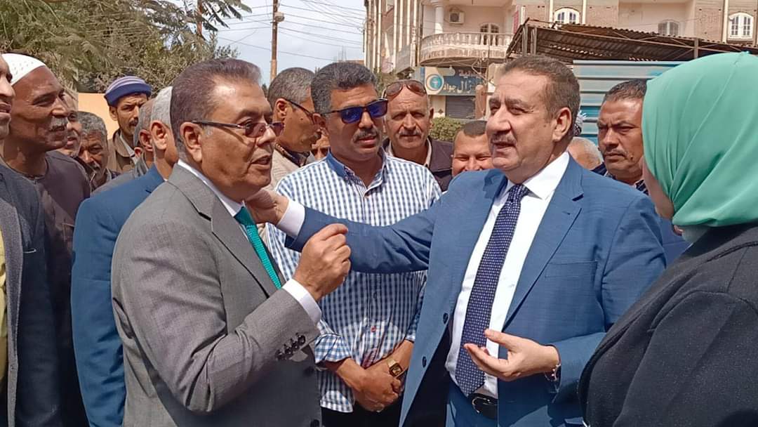 في زيارة تاريخية ، النائب محمود منصور يستقبل محافظ المنوفية أثناء زيارته لقرية سبك الضحاك .