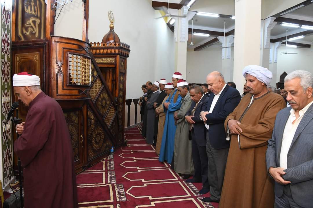 بجهود النائب «طارق رسلان» وبتكلفة ٢ مليون و ٤٠٠ ألف جنيه محافظ قنا يفتتح مسجد الفتح بجزيرة العبل