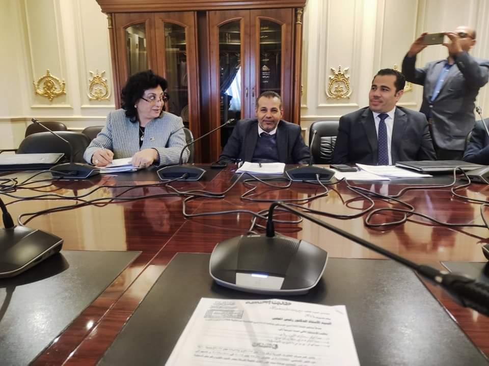 بناءاً على طلب النائبة ميرفت عازر..  "عاملة النواب" توصي "شركة مصر شبين الكوم للغزل والنسيج" بموافاتها بإجراءات صرف العلاوات الدورية لعاملين بوحدة ميت غمر للغزل