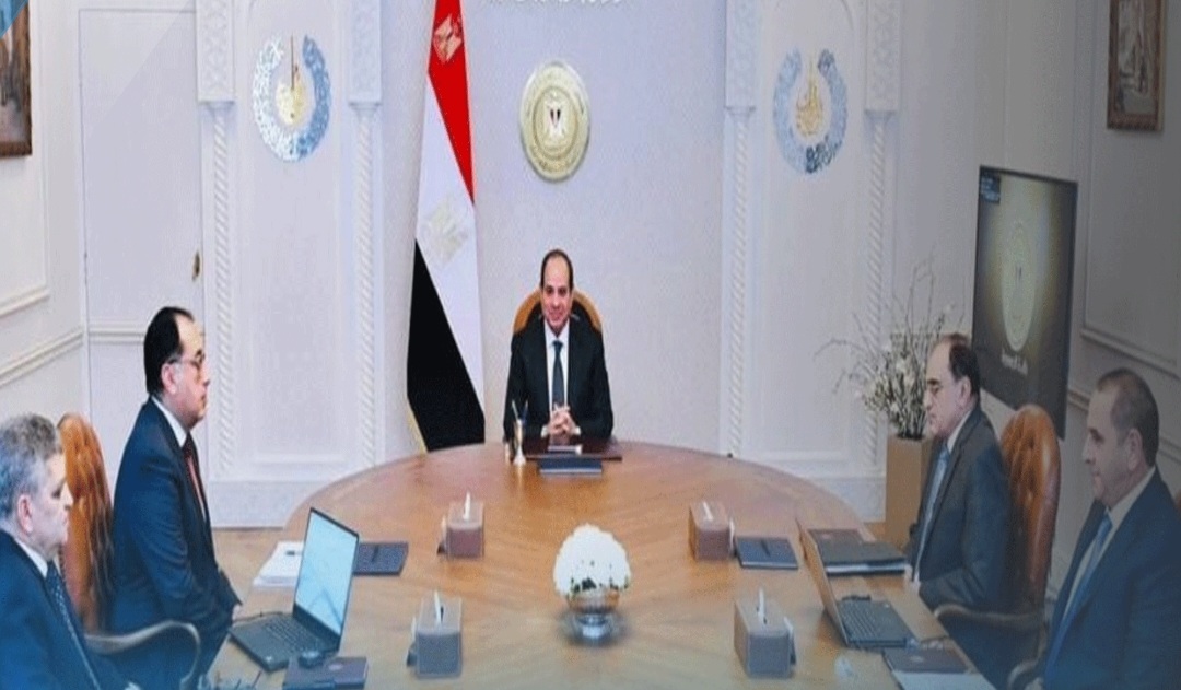 السيسي يطلع على بيان حركة الملاحة بقناة السويس.. الإيرادات تنمو 35% إلى 2.3 مليار دولار الربع الأول