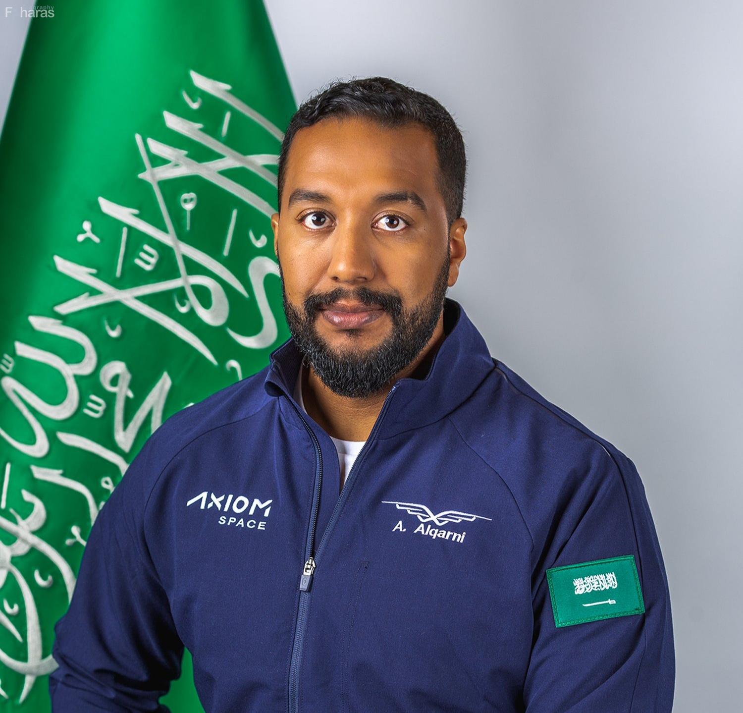 وصول رائدي الفضاء السعوديين علي القرني وريانة برناوي إلى الأرض