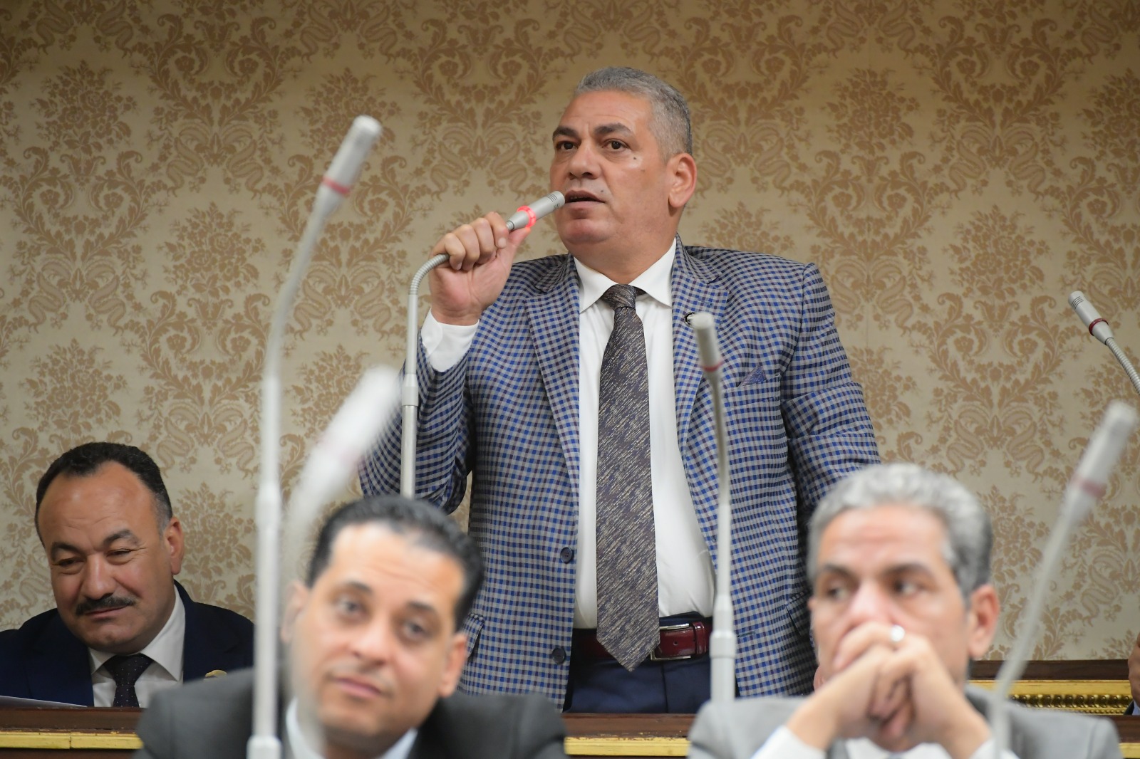 لإبعاد الريبة والشك.. النائب خالد أبو نحول يطالب "الحكومة" بتعيين متحدث رسمي