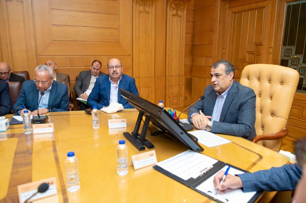 وزير الدولة للإنتاج الحربي" يجتمع مع رؤساء مجالس إدارات الجهات التابعة ورؤساء القطاعات والمستشارين ..