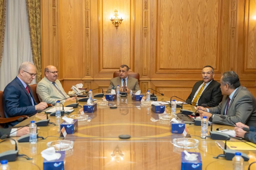 "وزير الدولة للإنتاج الحربي" يتابع الخطط الاستثمارية والبحثيةلعدد من مشروعات "مركز التميز العلمي والتكنولوجي"