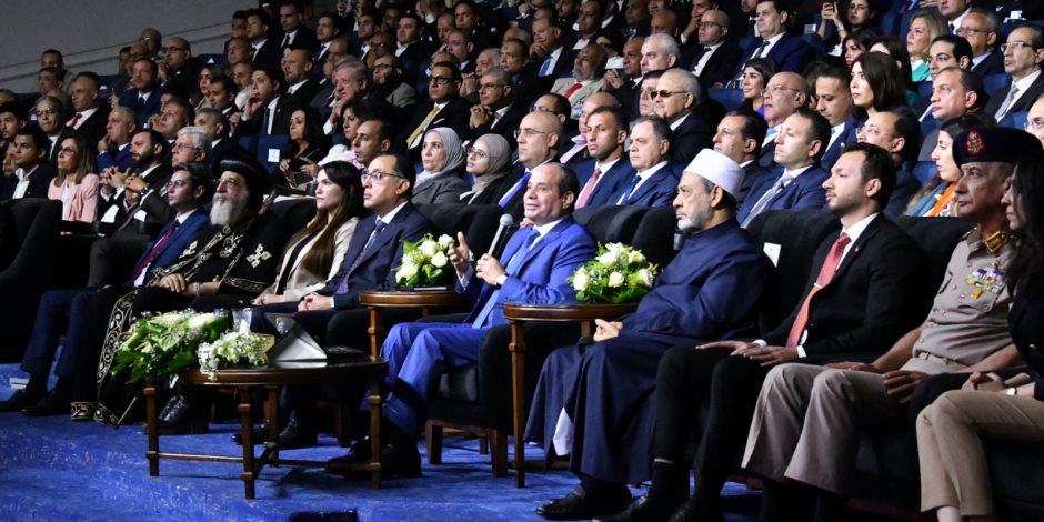 الرئيس السيسي: لازم نعرف الناس الوضع الاقتصادى.. والدولة تدخلت لحل الأزمة