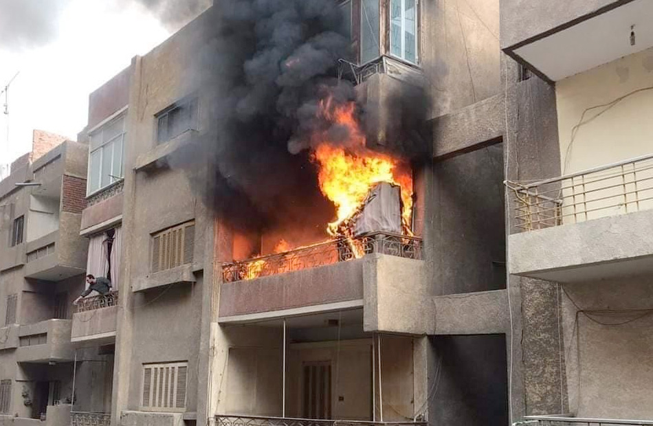 حريق شقة سكنية بالهرم وقوات الحماية المدنية تحاول السيطرة
