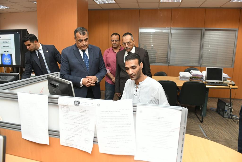 "وزير الدولة للإنتاج الحربي" خلال زيارة مفاجئة لشركة الإنتاج الحربي لنظم المعلومات: نشارك في تنفيذ العديد من المشروعات القومية الهامة فى إطار إتجاه الدولة نحو التحول الرقمي