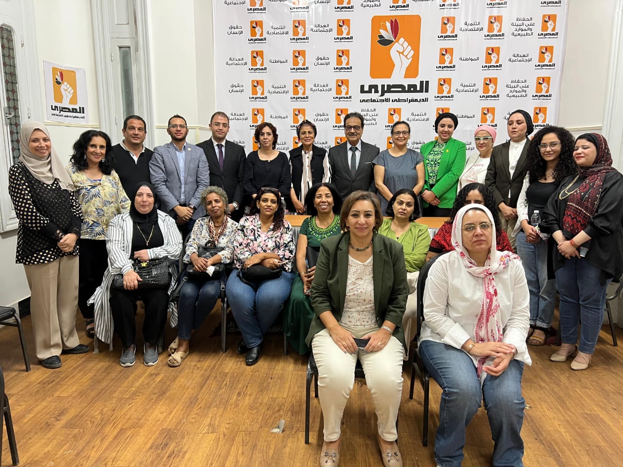 المرشح الرئاسي المحتمل فريد زهران يلتقي عددا من المهتمات بقضايا المرأة ويناقش معهن أبرز القضايا