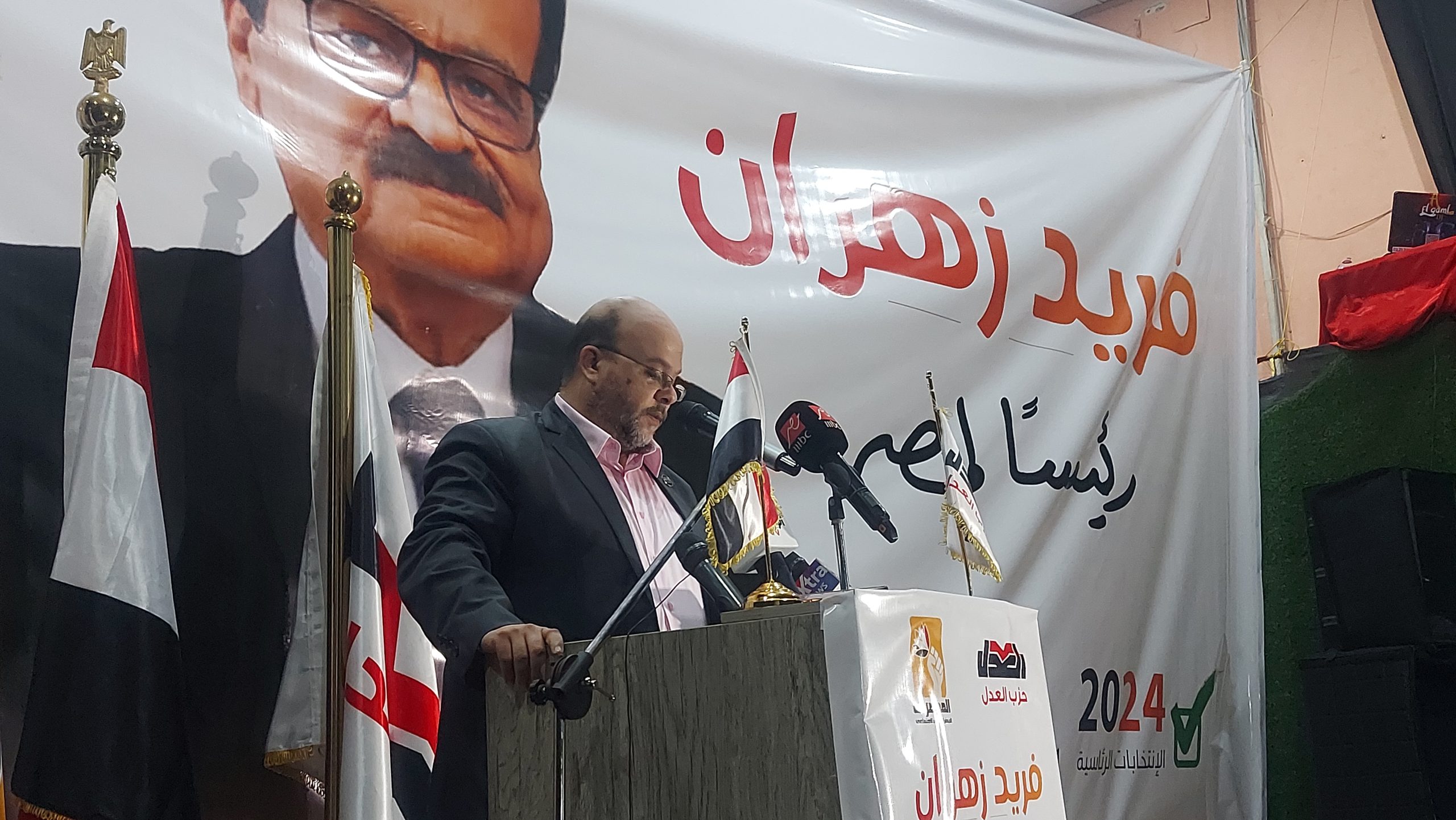 بعد تقطيع لافتات المرشح الرئاسي فريد زهران.. عبدالعزيز الشناوي لـ "محافظ الإسكندرية": شكراً لقد وصلت رسالتكم