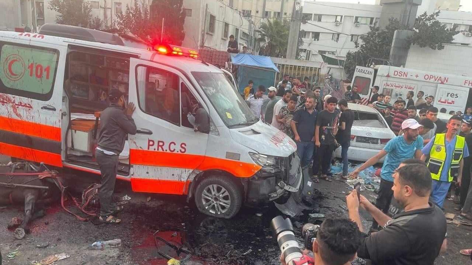 60 قتيلاً وجريحاً بقصف إسرائيلي لسيارات إسعاف أمام مستشفى «الشفاء» في غزة