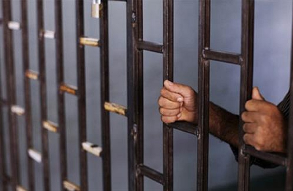 معاقبة عامل بالسجن 3 سنوات لاستدراجه صيدلي وسرقته بالإكراه