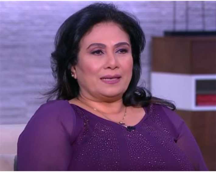 سلوى عثمان تنهار في البكاء وتكشف عن اللحظات الأخيرة في حياة والدها