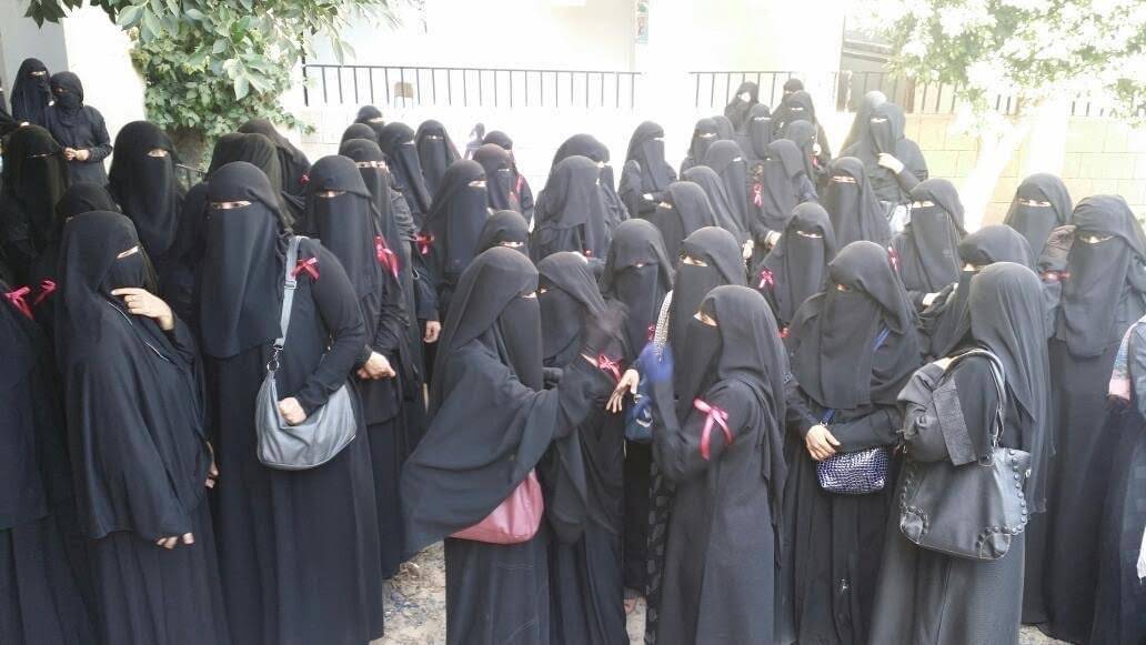 المعلمون في مناطق سيطرة الحوثيين يلوحون بالتصعيد