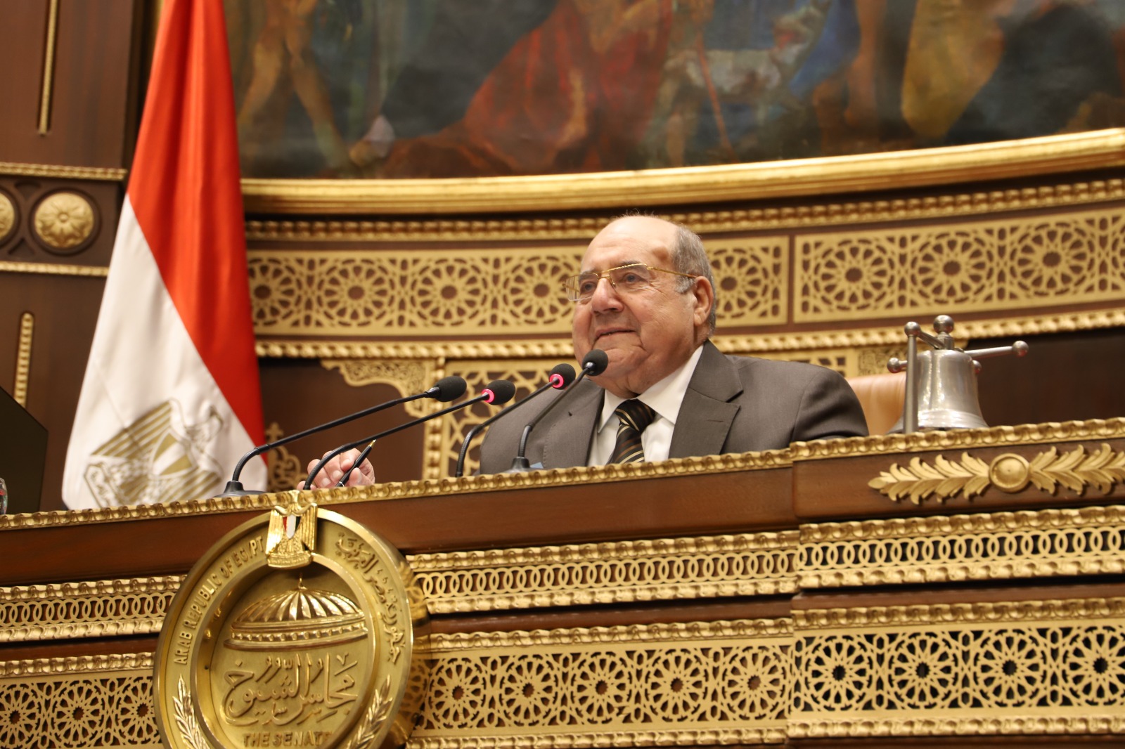 عبد الرزاق يرفع أعمال الجلسة العامة للشيوخ ويوافق على إحالة دراسة التنمية الاقتصادية بين مصادر الطاقة والحد من مشكلات البيئة للحكومة