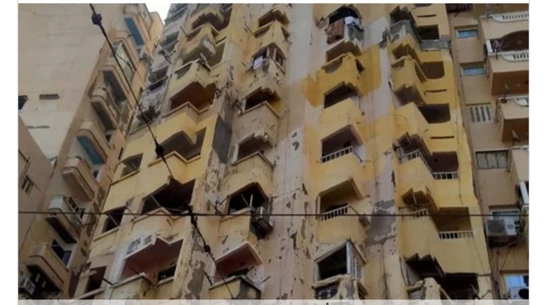 سقوط أجزاء من عقار دون إصابات بحي الجمرك في الإسكندرية
