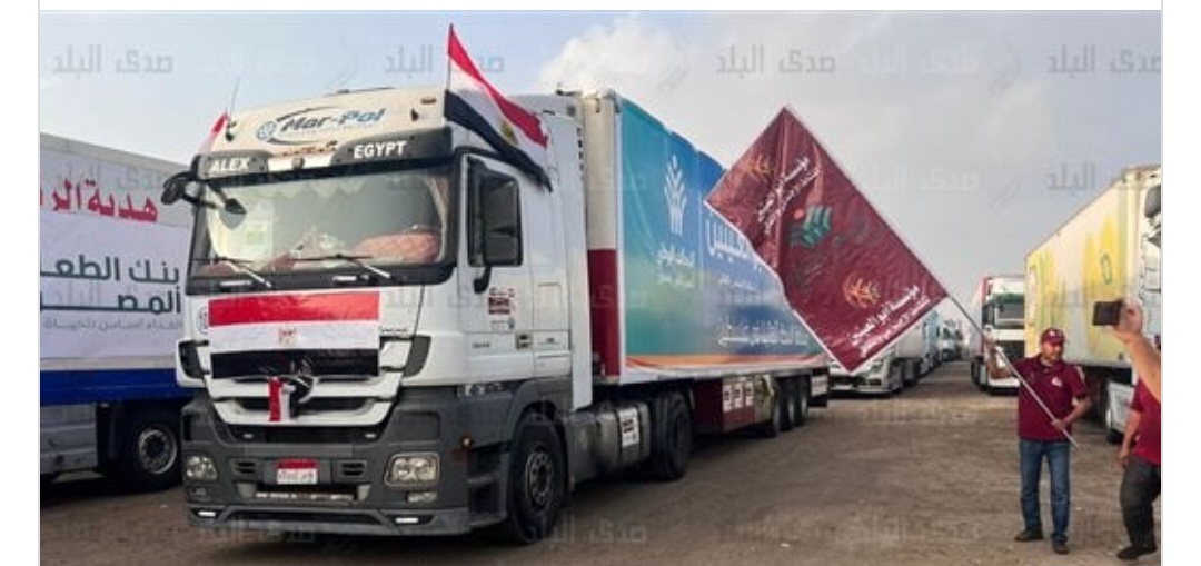 تجهيز عدد من شاحنات المساعدات تمهيدا لدخولها غزة