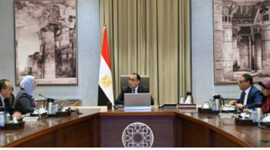 رئيس الوزراء يتابع مع وزيرة التضامن الاجتماعى عددا من ملفات العمل