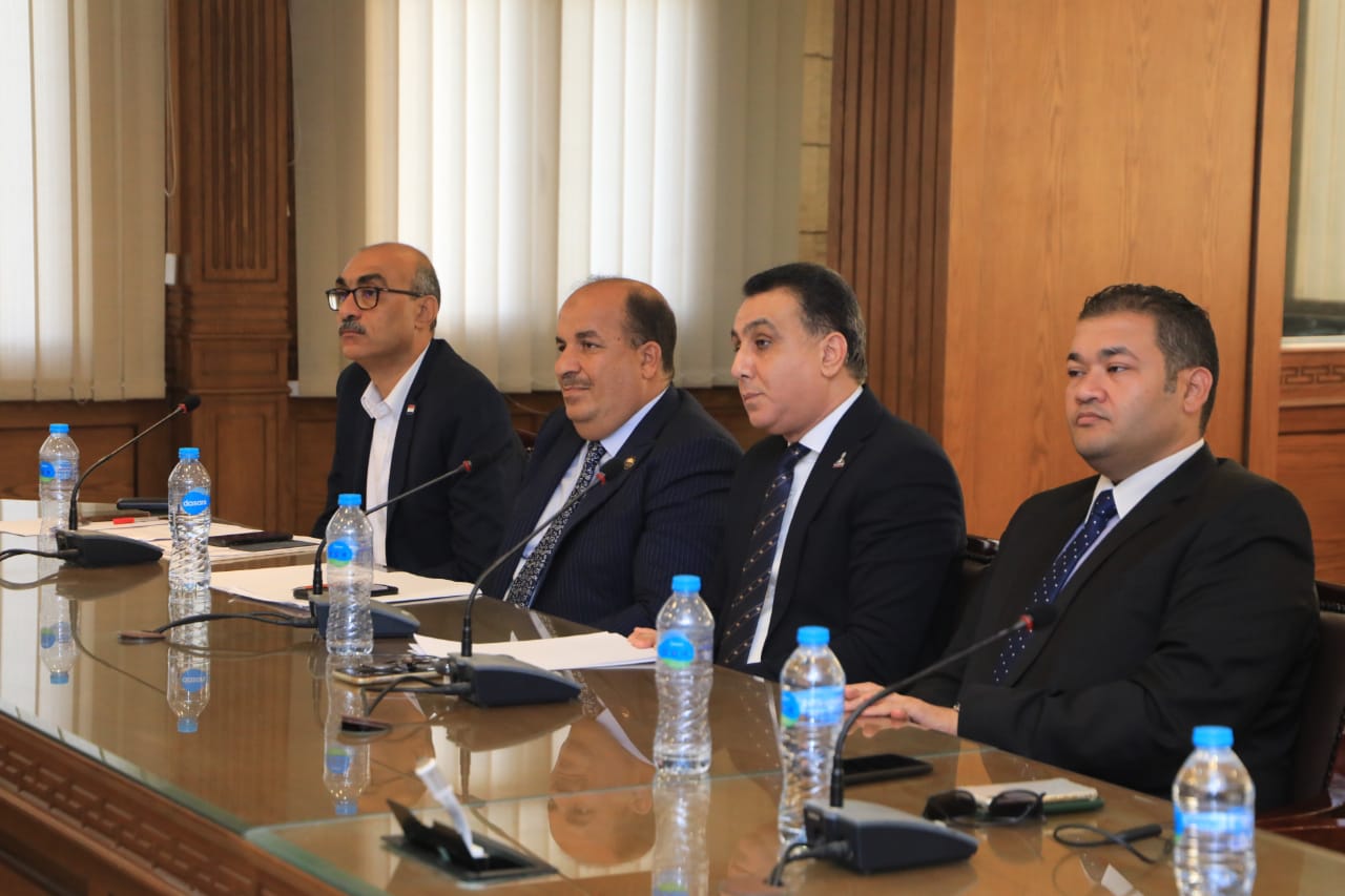 النائب إيهاب منصور يجتمع مع محافظ الجيزة لبحث عدد من الموضوعات العاجلة
