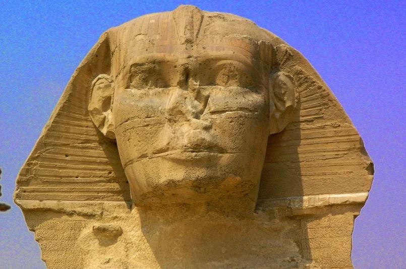 فيلم "نابليون" يعيد الجدل بشأن "أنف أبي الهول".. هل فعلها؟