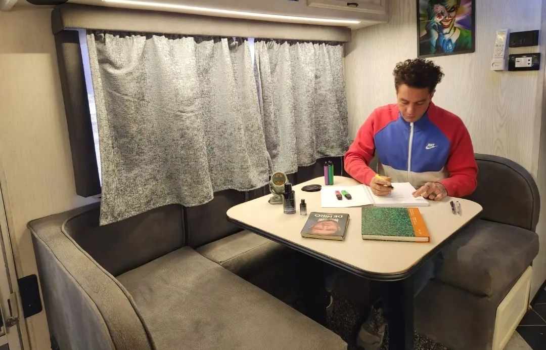 أحمد الفيشاوي يبدأ تصوير فيلمه الجديد