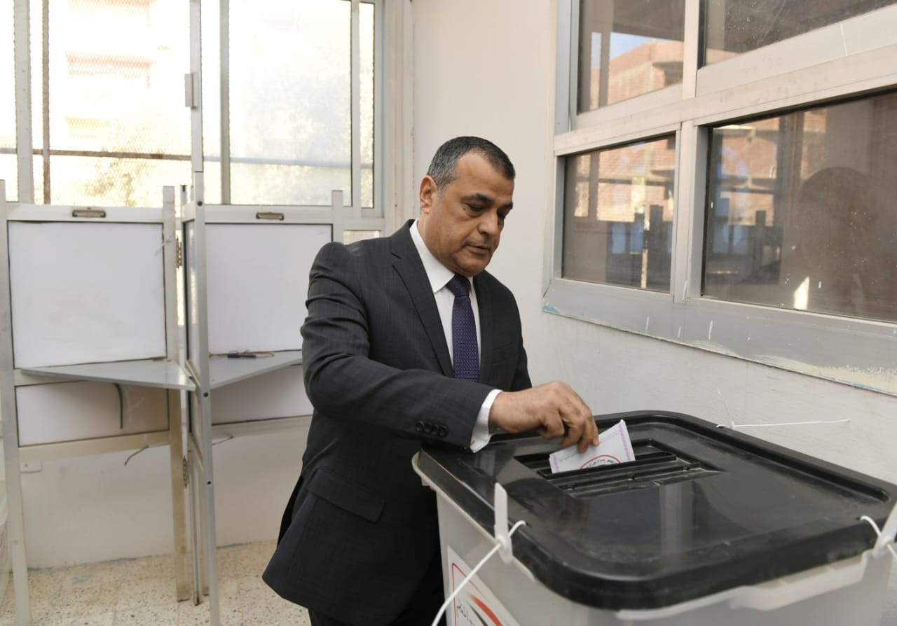"وزير الدولة للإنتاج الحربي" أدلي بصوته في الانتخابات الرئاسية اليوم .. ويدعو العاملين بالجهات التابعة للمشاركة بفاعلية في هذا الاستحقاق الدستوري الهام