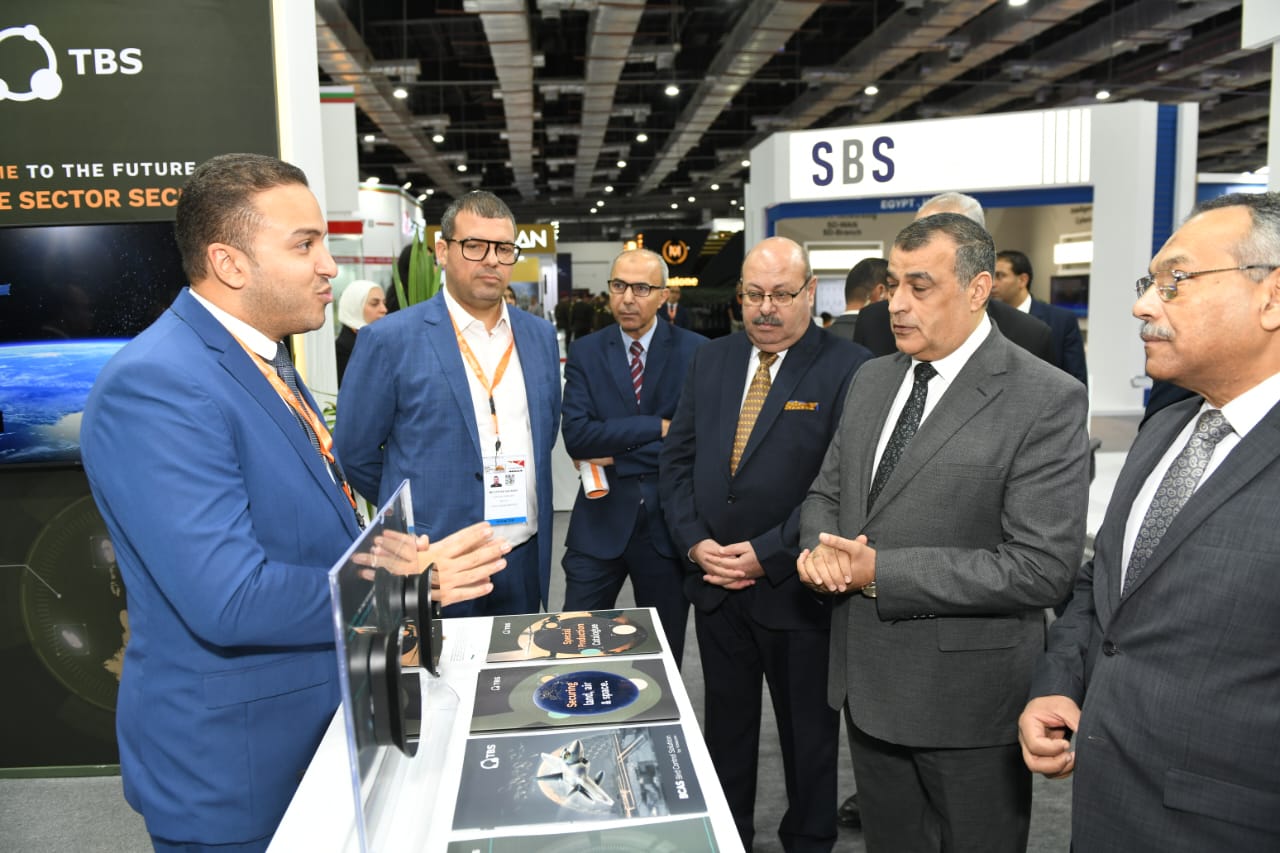 ضمن فعاليات آخر أيام "EDEX 2023" ..  "وزير الدولة للإنتاج الحربي" يزور أجنحة عدد من الشركات والدول المشاركة بالمعرض