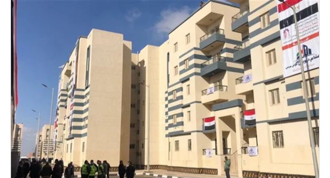 رئيس الوزراء يسلم عددا من الوحدات للمستفيدين بسكن أمل المصريين في السادات