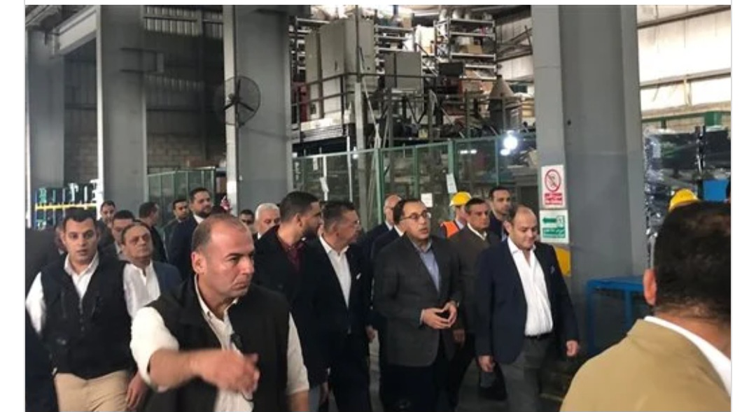 مدبولي يتفقد مصنعا لإنتاج الأجهزة الكهربائية بالسادات