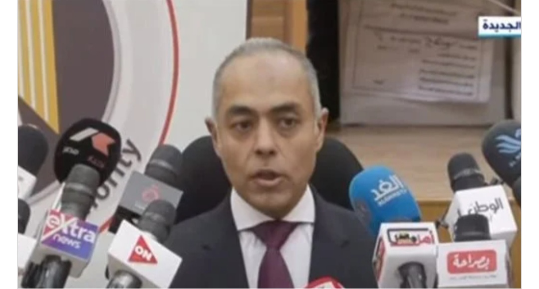 القضاة المشرفين على الانتخابات الرئاسية يتسلمون أوراق التصويت