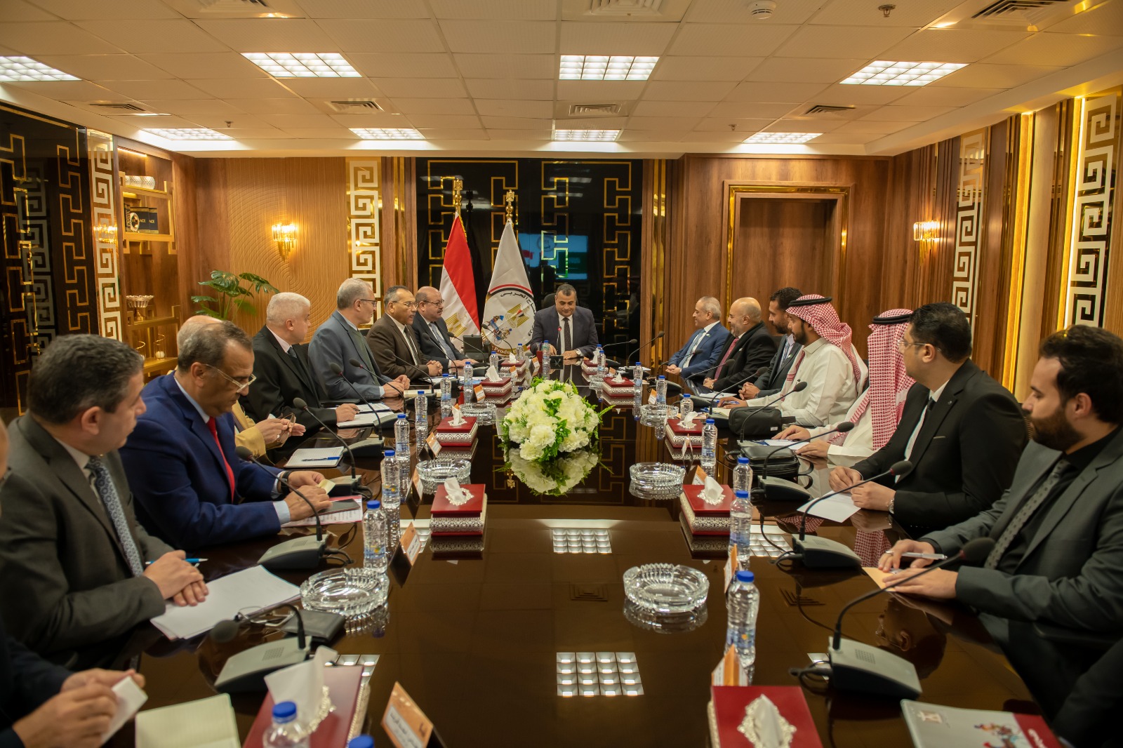 "وزير الدولة للإنتاج الحربي" يستقبل وفد مجموعة "النافع" السعودية لمناقشة سبل التعاون المشترك