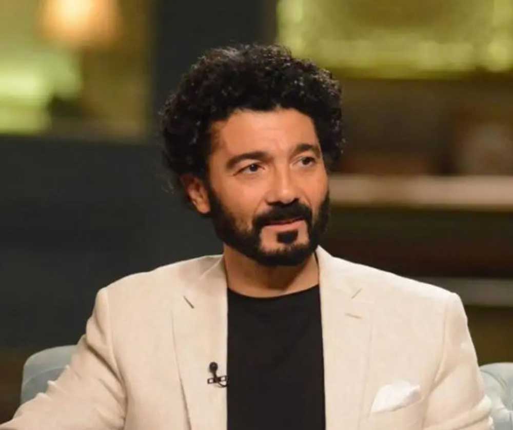 خالد النبوي يطلب من الجمهور الوقوف دقيقة على أرواح الشهداء الفلسطينيين
