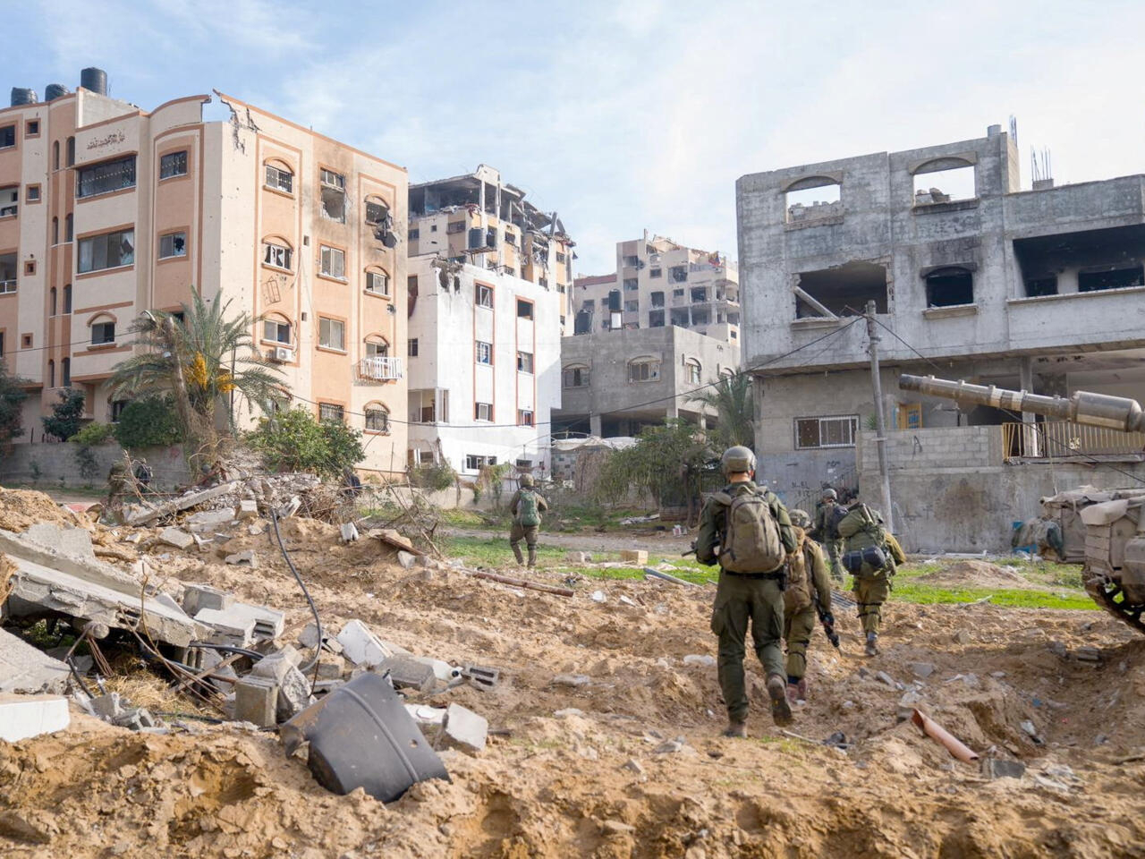 معارك عنيفة بين الجيش الإسرائيلي وحماس في كبرى مدن غزة