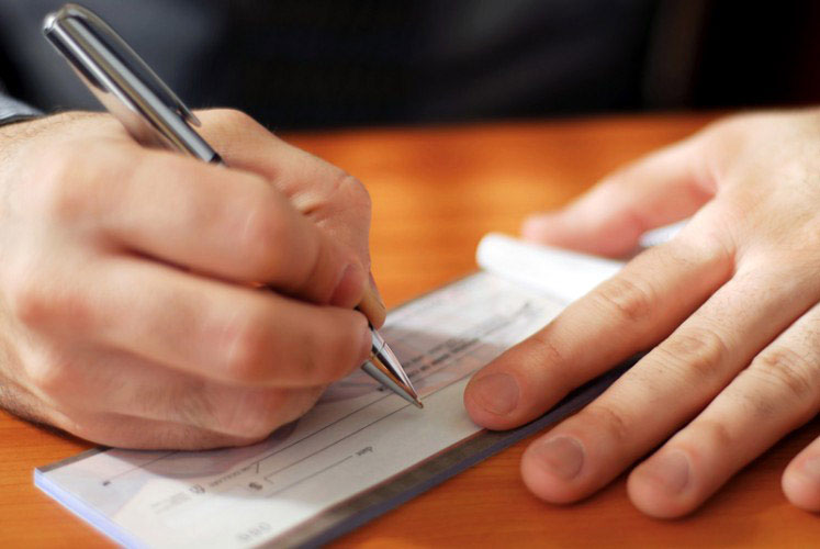 مضوا جوزها على كمبيالات.. سيدة تحذر من المسابقات المتجولة فى المولات والحدائق