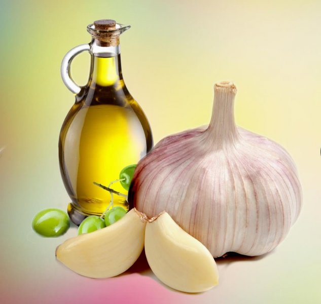 لن تصدق ما يحدث لجسمك اذا تناولت زيت الزيتون على العسل والثوم