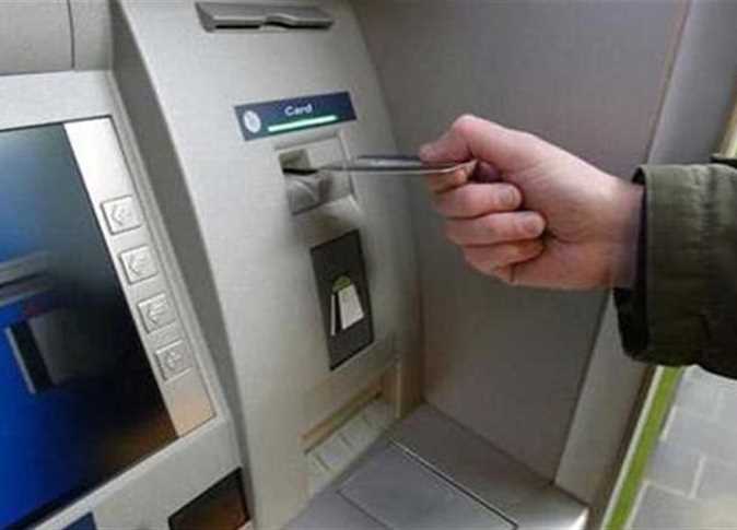 البنك المركزي المصري يضع حدا أقصى للسحب اليومي من البنوك _Business