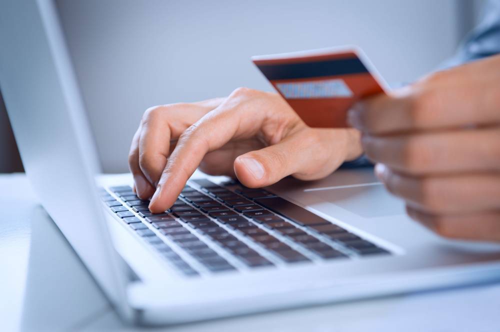 بدءًا من اليوم.. إعفاء عملاء البنوك من مصروفات وعمولات خدمات التحويلات الإلكترونية
